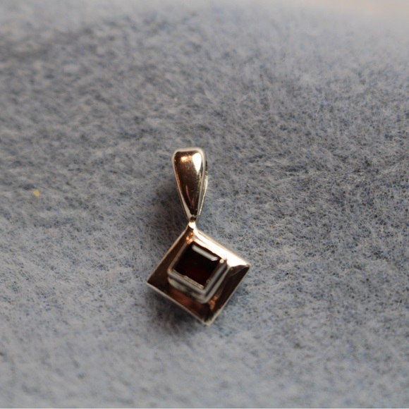 Garnet and silver pendant - Picture 5 of 11